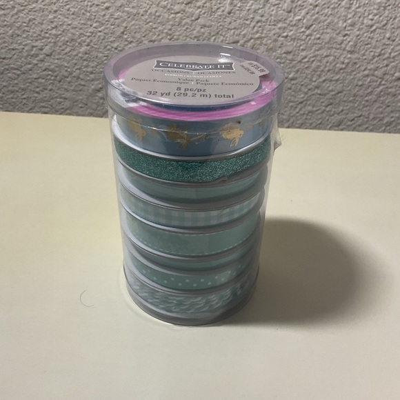 Ribbon bundle color is Aqua and Blue - Picture 8 of 9